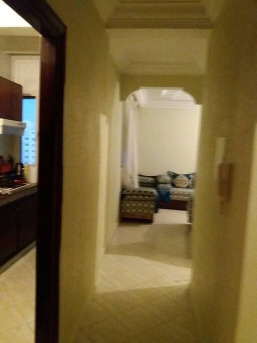 partie partiel cuisine + couloir vers salon marocain