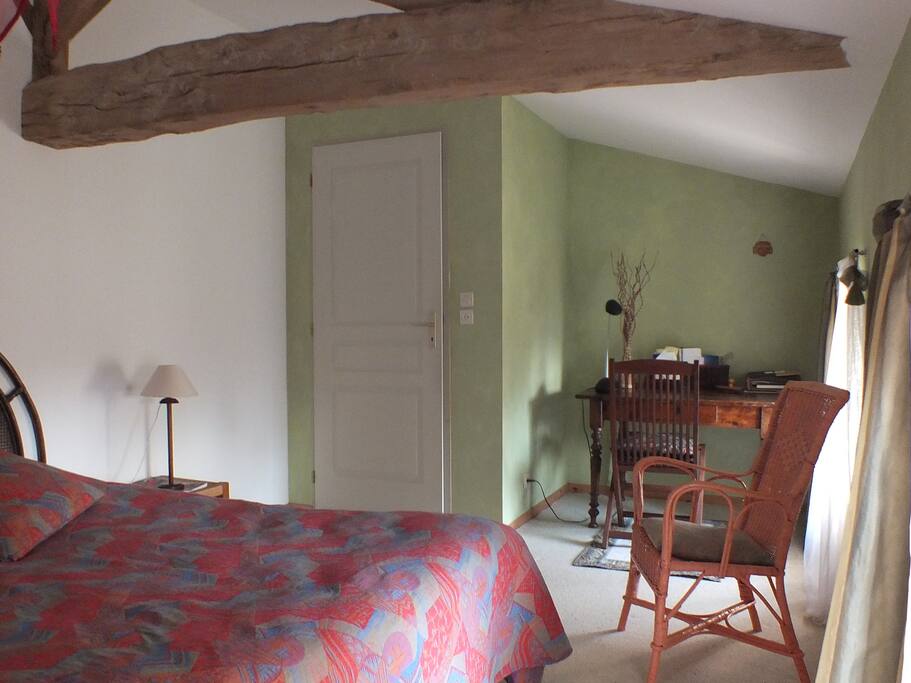 Chambre sur jardin avec lit queen size