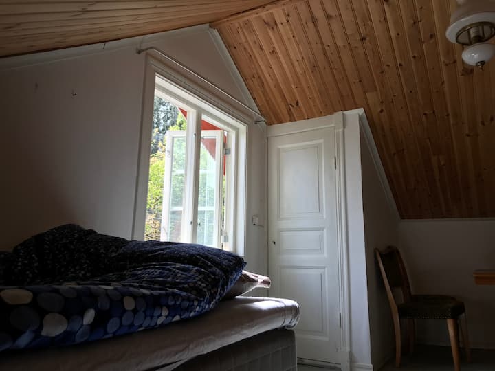 Საძინებელი 1 ზემოთ