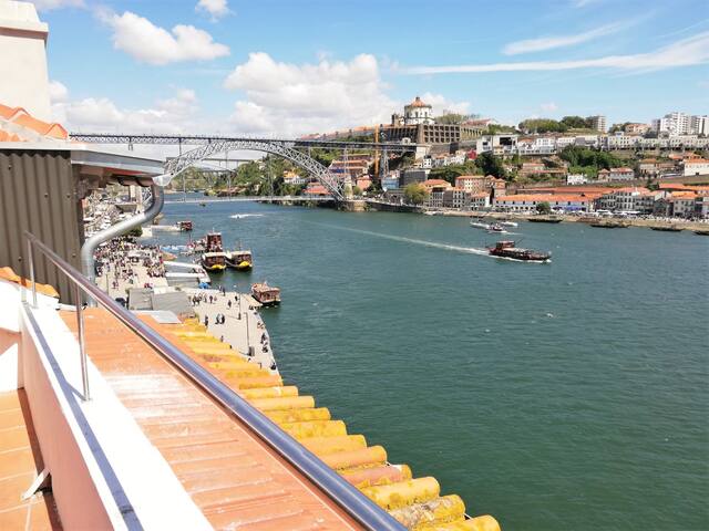 Penthouse with river view by YoursPorto