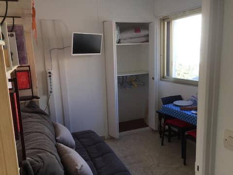 Petit Studio quartier résidentiel centre Hyères