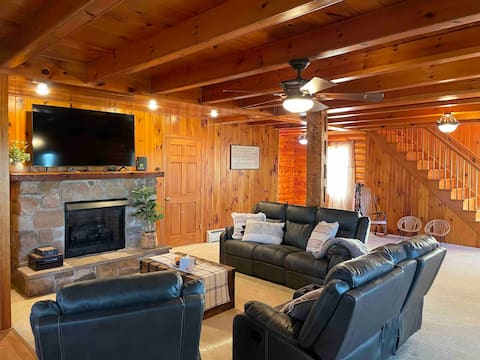 Lone Hickory Homestead w/ hot tub