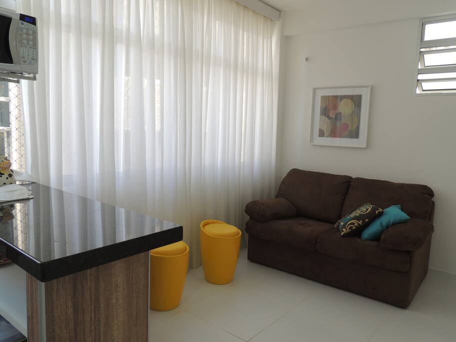 Sala com sofá-cama.