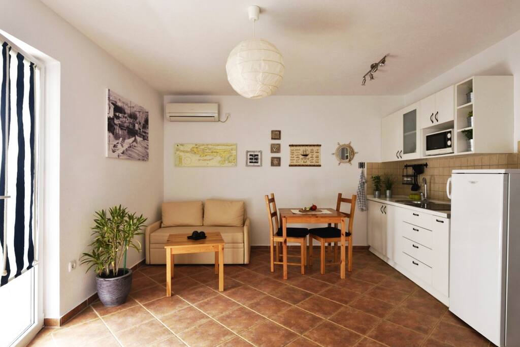 living room / kitchen