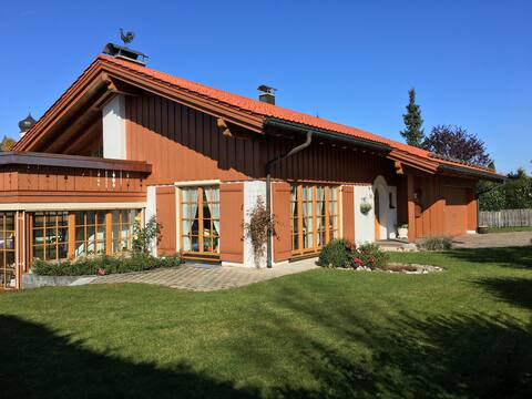 Cozy holiday home with sauna & conservatory