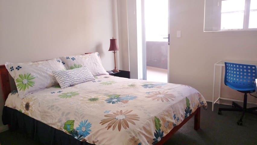 Granville new comfy room 3min to train & own bath