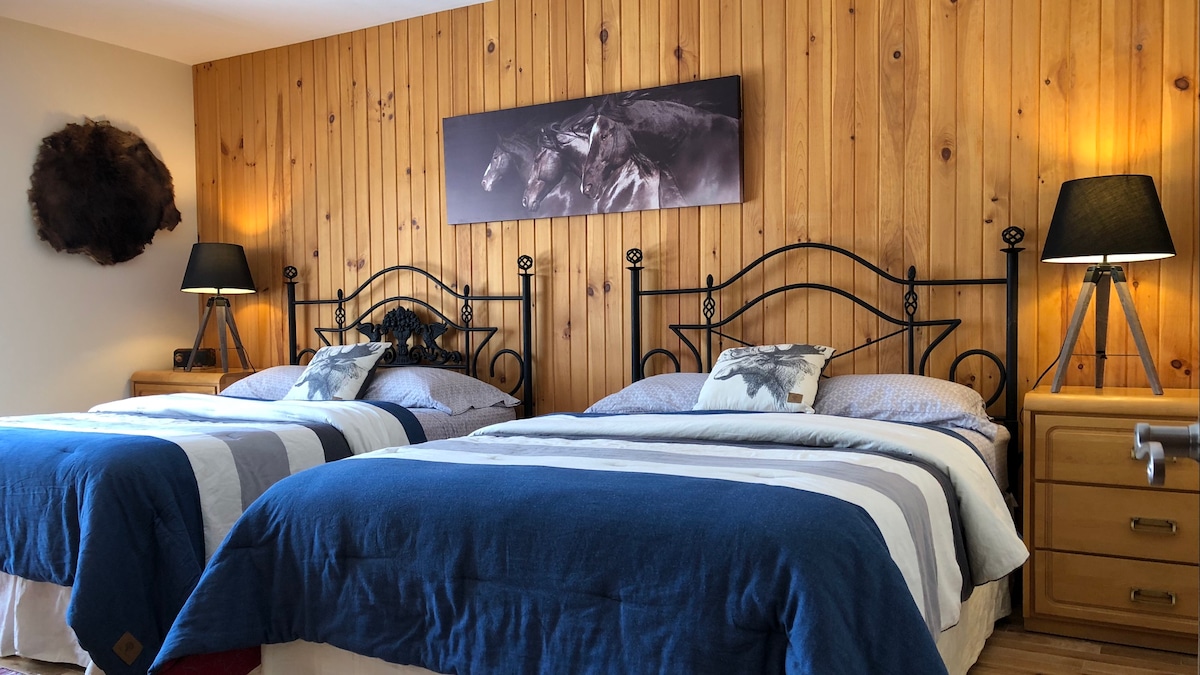 Este es otro dormitorio con 2 camas tamaño queen. 