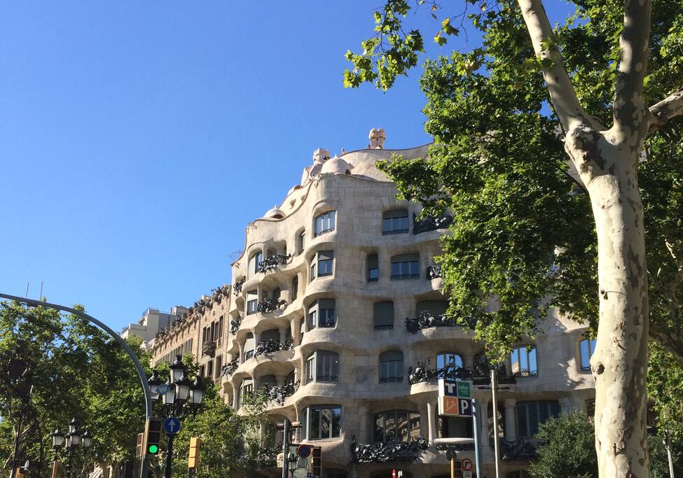 Ideally located just behind La Pedrera - famous Paseo de Gracia
