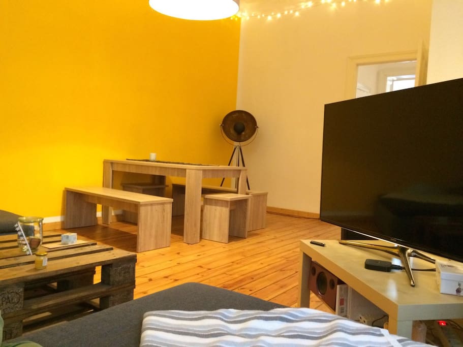 Wohnzimmer mit Esstisch