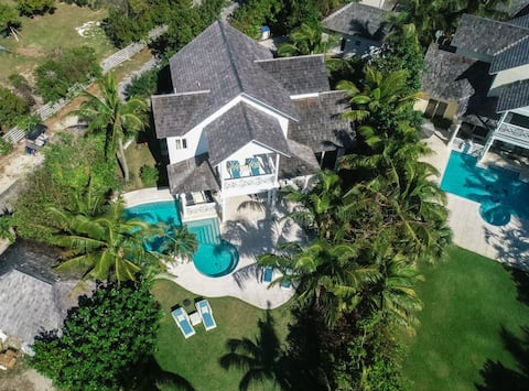 BREATHTAKING SETTING on waters edge + pool + dock