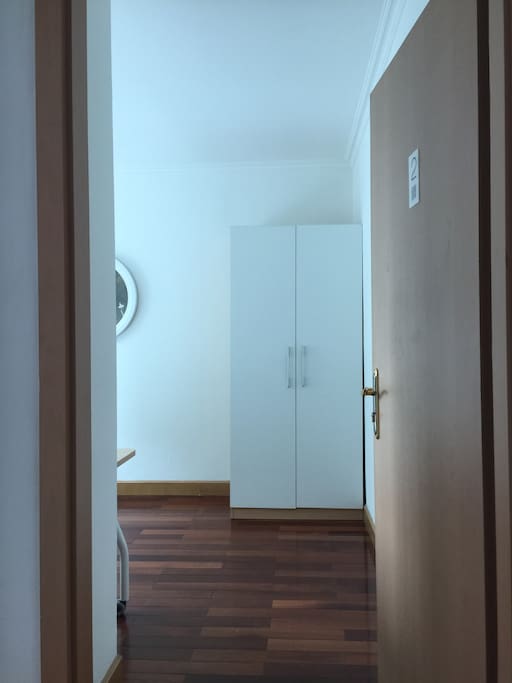 No.2 房间 1.5米双人床,独立衣柜。
No.2Room One Double bed