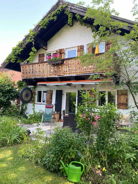 Lovely 2 room apartment with balcony / garden