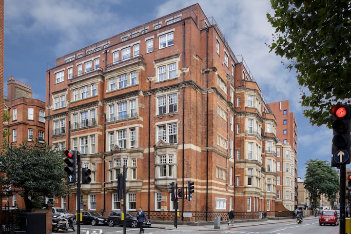 Spacious 3 Bedrooms 3 Bathroom by Mansley gallery image 2