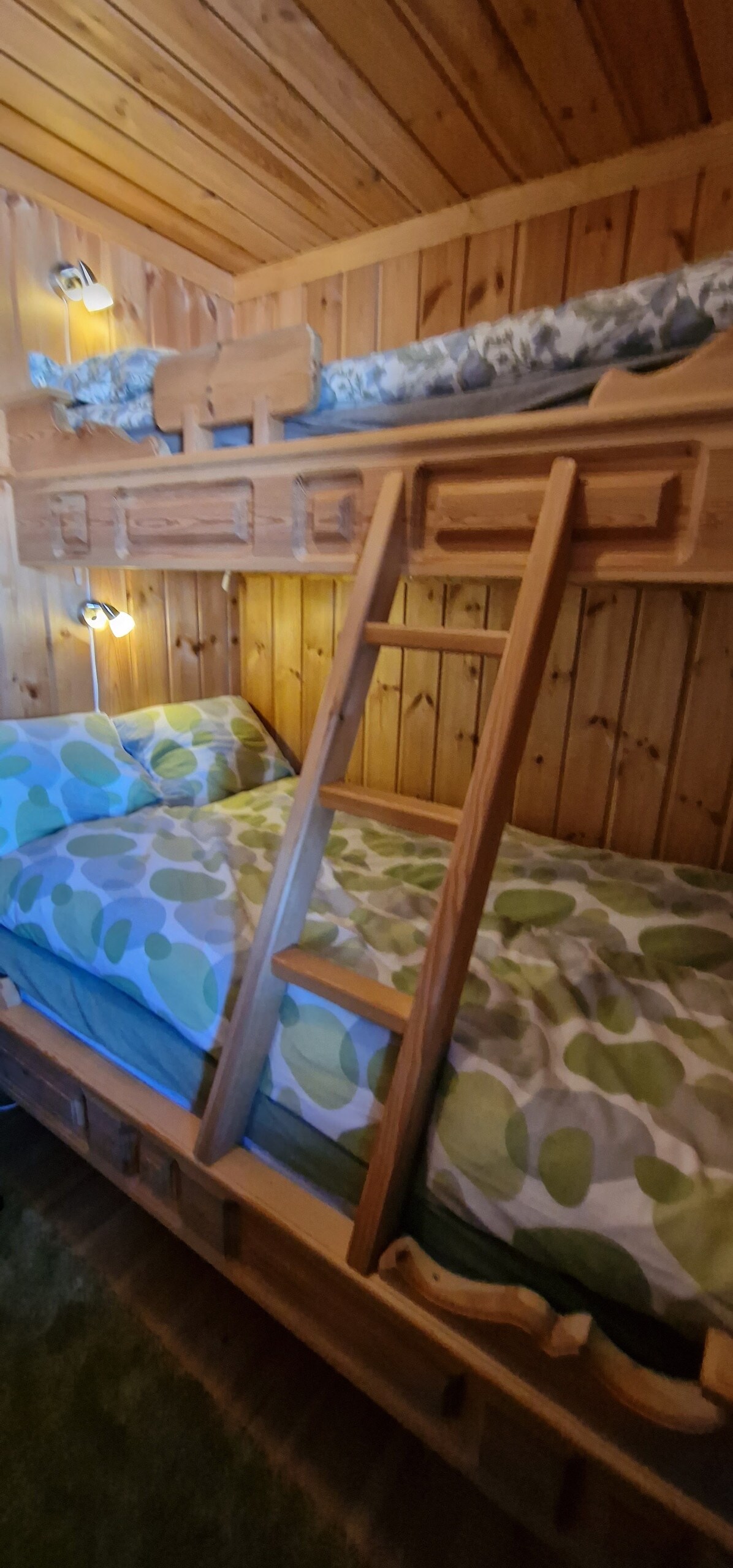 Spálňa 4. Underkunk 120 cm. Overkøye 80 cm