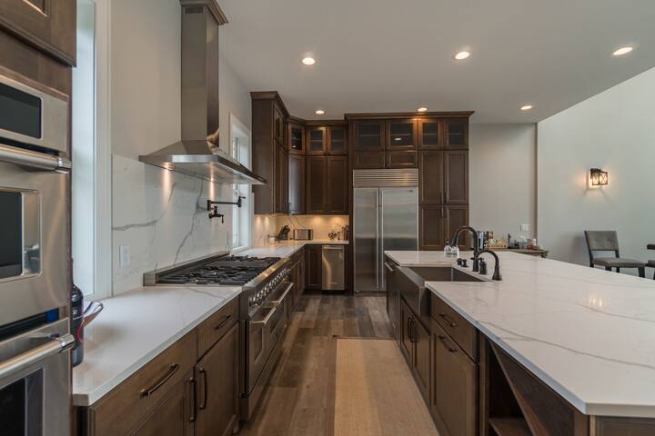 A “One-of-a-Kind” with Beautiful Lake Views gallery image 5