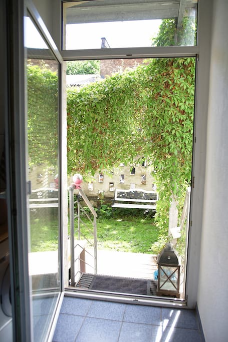 Kleine Treppe zum Garten