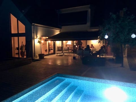 Pool villa with proximity to the sea