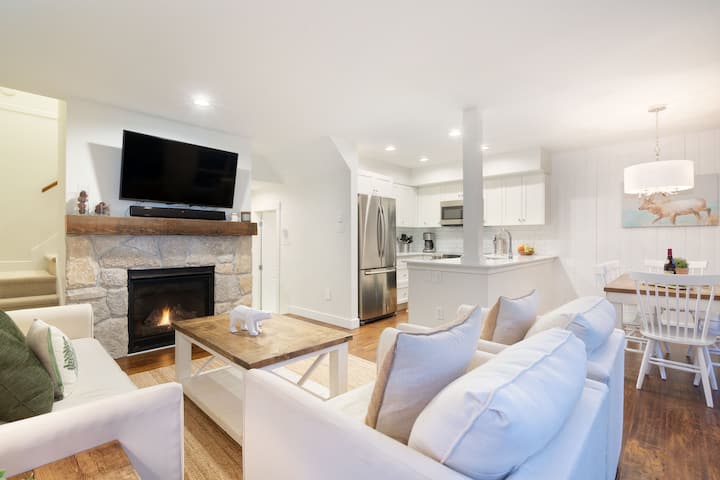 Luxury 2br/2ba – Next To Slopes, Private Garage - Whistler