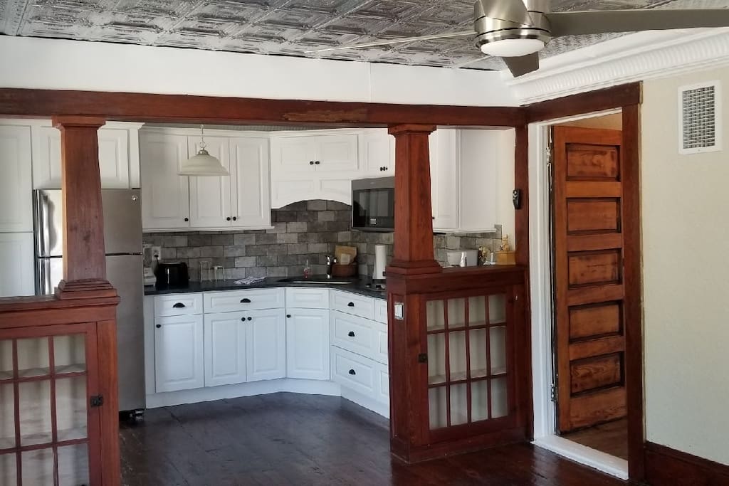 Fully Remodeled Kitchen