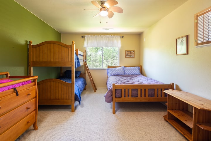Bunk bed room with changing table