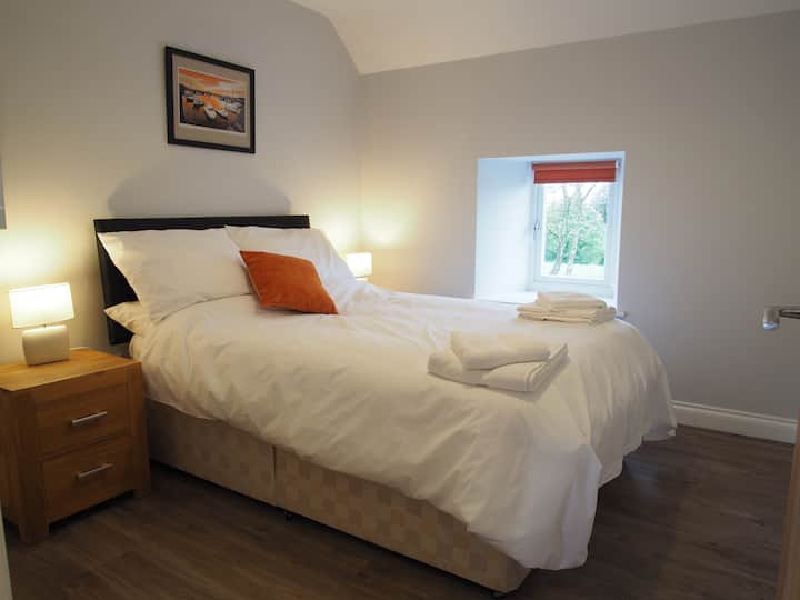 ห้องนอนคู่พร้อมห้องน้ำสำหรับครอบครัวตรงข้าม