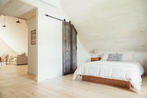 Spacious Streamside Farmhouse in Pastoral Bovina