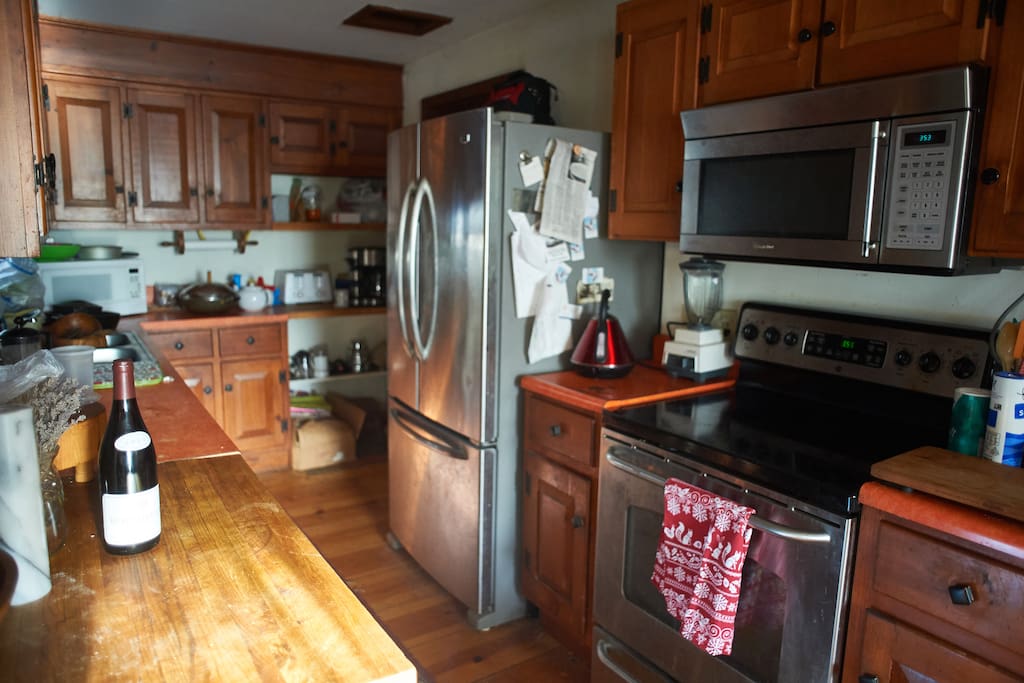 Access to kitchen with breakfast provided, and family dinners