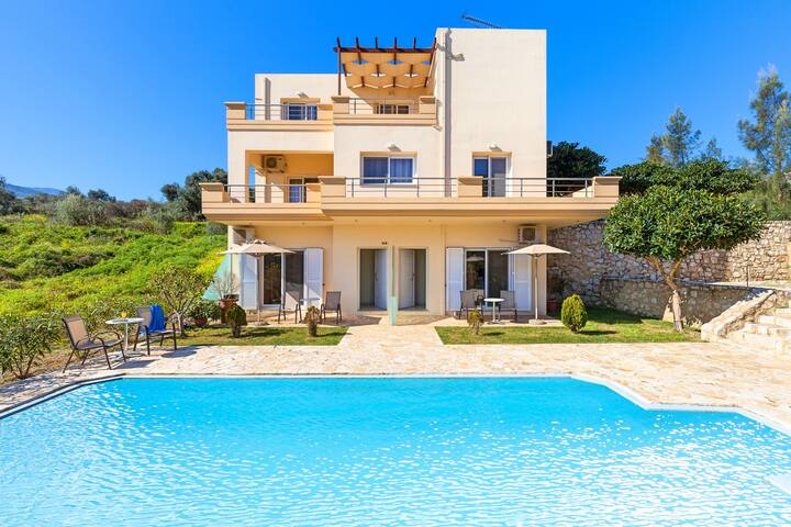 Oceana Villa with Private Pool gallery image 4