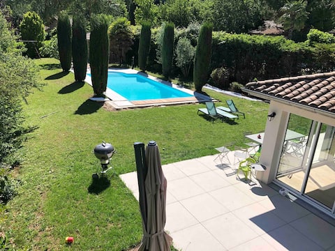 Family villa with pool 10 minutes from Lyon