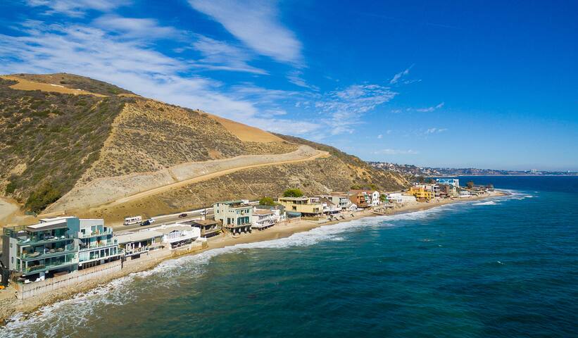 Modern Malibu Paradise gallery image 3