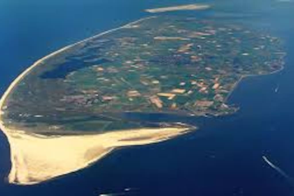 Texel vanaf bovenaf... Misschien is parachute springen wel iets voor 2?