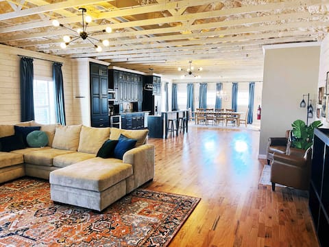 Gunters Loft w/Arcade Room (Park 3 boats)