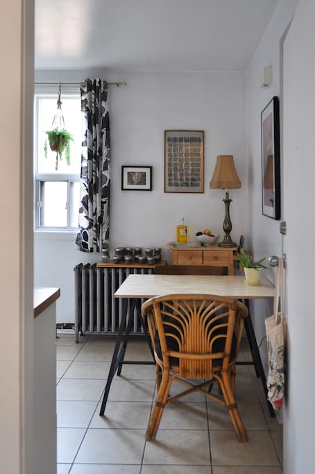 Eat-in sunny kitchen with fridge/freezer, stove, oven, and plenty of storage
