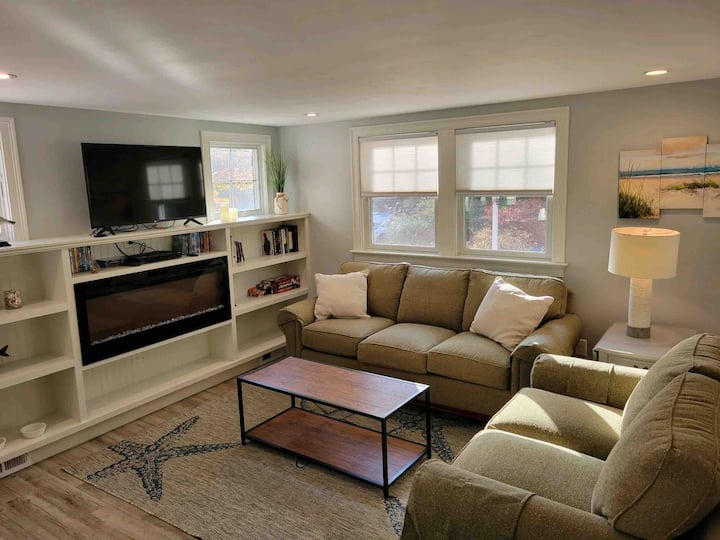 Don’t Look...you’ll Fall In Love!
Clean Cozy Cape - Barnstable, MA