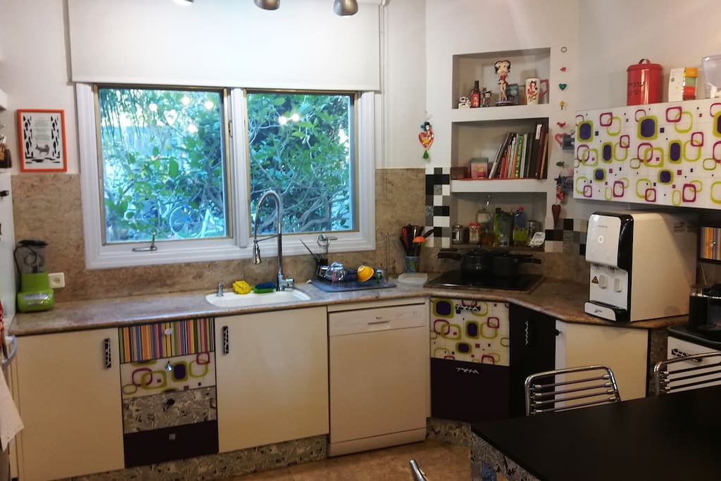 happy kitchen