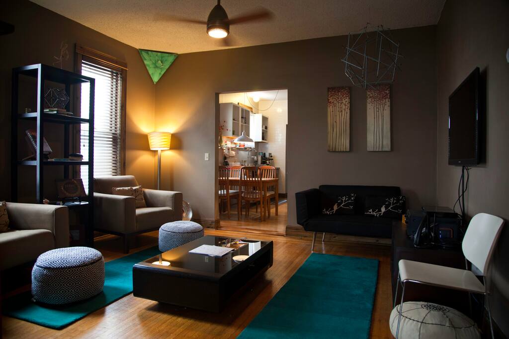 Living Room Into Kitchen