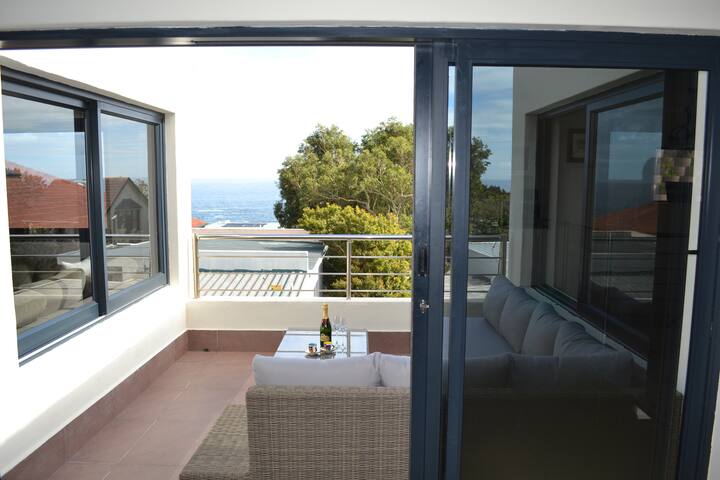 Luxury 2 bed duplex with sea view in Camps Bay