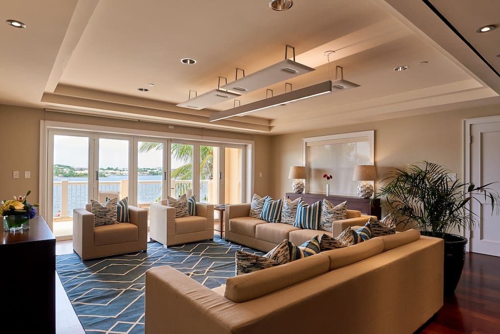 Common Area, Hamilton Harbour View