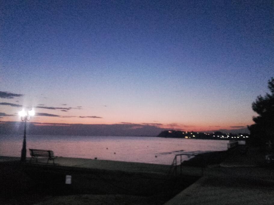 Σούρουπο...Μόλις αρχίζουν να ανάβουν τα φώτα!!!