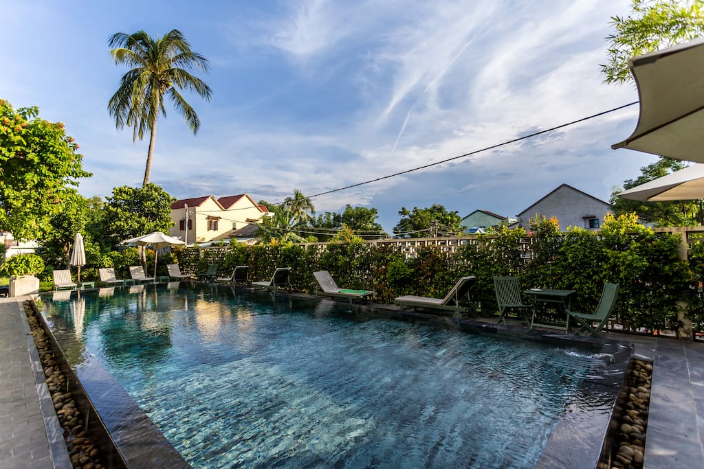 Gorgeous pool. Doesn't it look tempting?