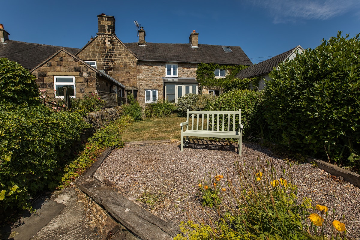 dog friendly accommodation peak district