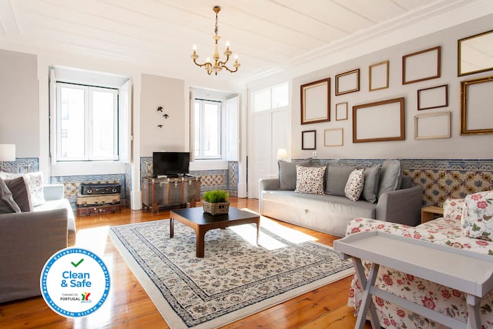 Big Flat w/Terrace up to 22guests by Central Hill