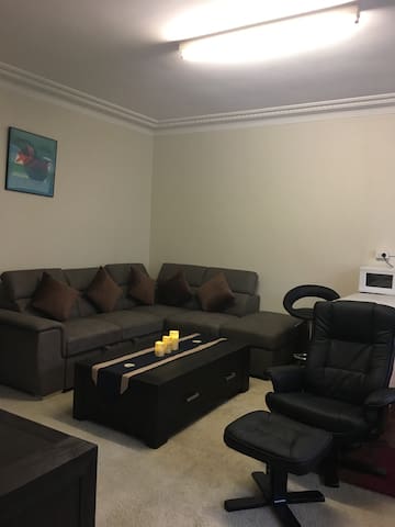 Close to EELS rugby club n CBD