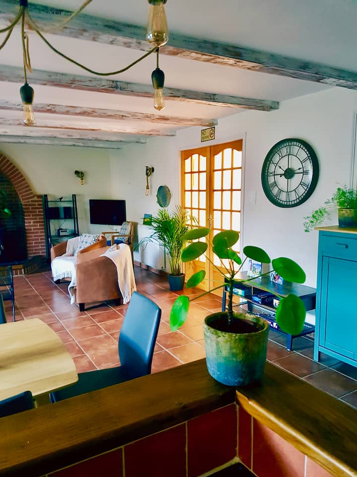 Ruang tamu besar seluas 55 m2