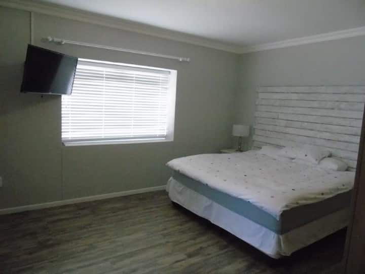 ชั้นล่าง - ห้องนอนที่ 1