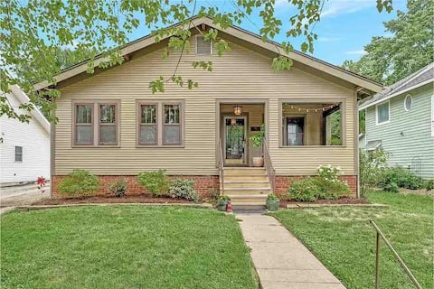 Modern Bungalow 3BR Home near downtown & UI campus