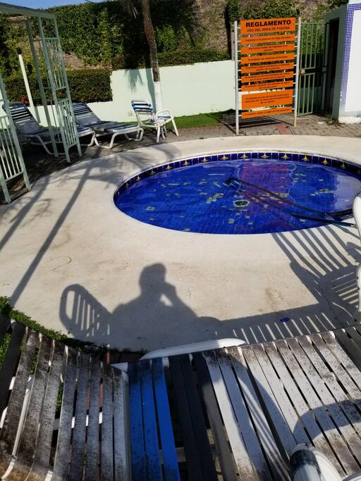 Baby pool with sliders