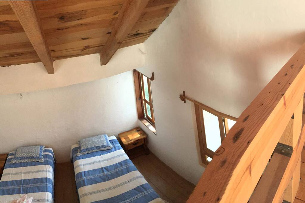 Recamara (2 camas twin) planta alta/ Upstairs bedroom (2 twin beds)