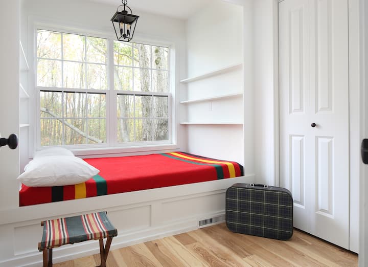 غرفة نوم مدمجة