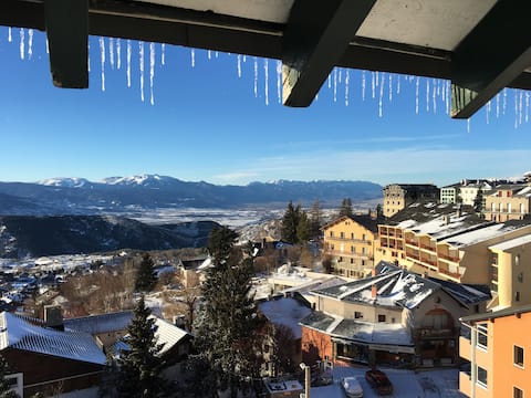 Successful Airbnb property: Loft apartment overlooking the mountains – Font Romeu in Font Romeu Odeillo Via